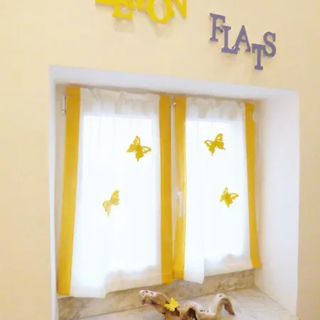 Alojamento de Acomodação e Pequeno-almoço Lemon Flats 4*